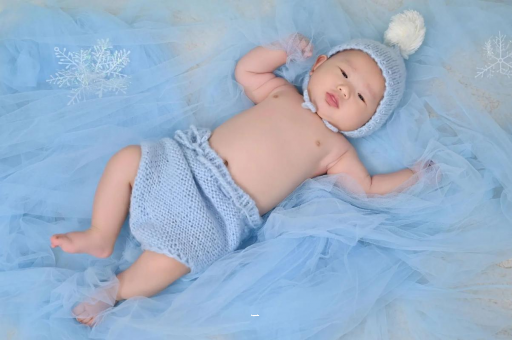 贺州三个月宝宝挠耳朵 贺州三个月宝宝挠耳朵